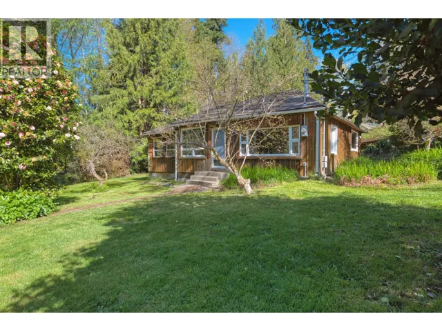 8200 REDROOFFS ROAD, Halfmoon Bay, British Columbia V7Z1E2