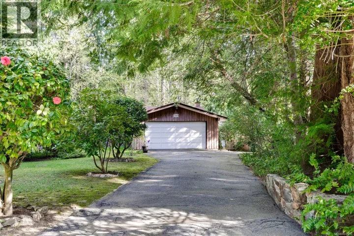 780 Helvetia Cres, Saanich, British Columbia V8Y1X1