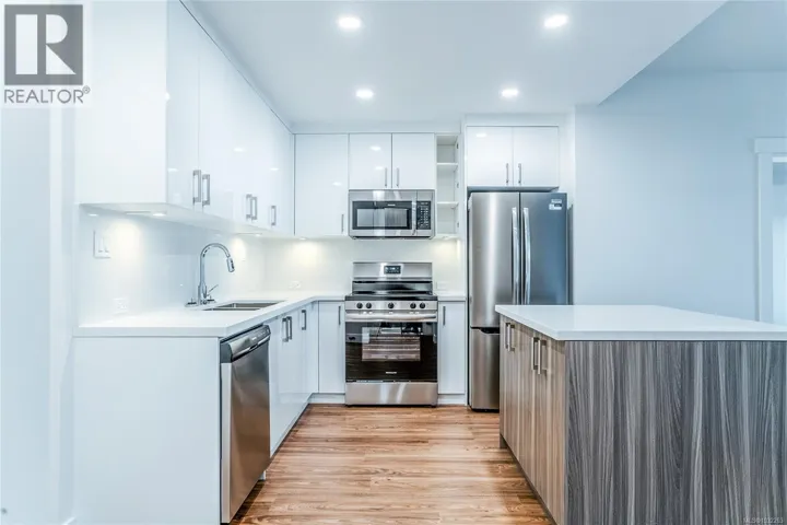 207 6320 Sentinal Dr, Nanaimo, British Columbia V9V1W4