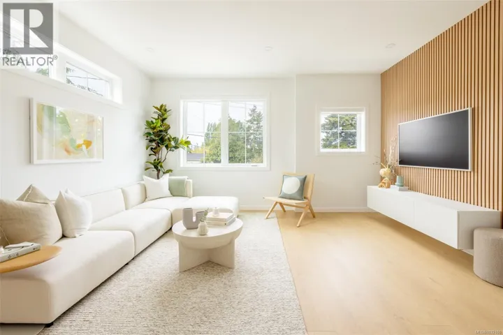 TH11 3450 Whittier Ave, Saanich, British Columbia V8Z3R2