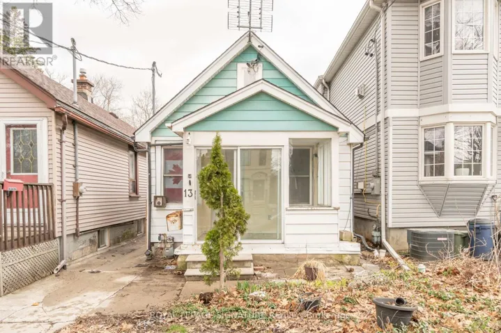 13 KENWORTHY AVENUE, Toronto (Oakridge), Ontario M1L3B1