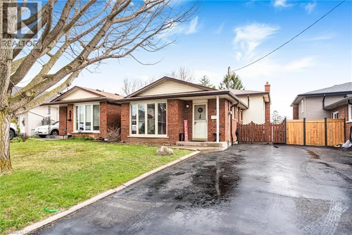 737 UPPER HORNING Road, Hamilton, Ontario L9C7R3
