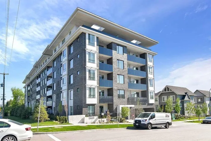 206 13623 81A AVENUE, Surrey, British Columbia V3W3N7