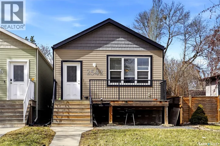 2542 Mcdonald STREET, Regina, Saskatchewan S4N2Z5