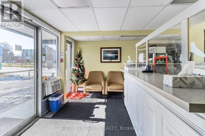 5958 FALLSVIEW BOULEVARD, Niagara Falls (Clifton Hill), Ontario L2G3V5