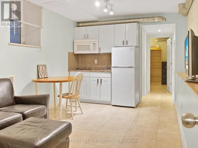 1B - 1491 DUNDAS STREET W, Toronto (Little Portugal), Ontario M6K1T6