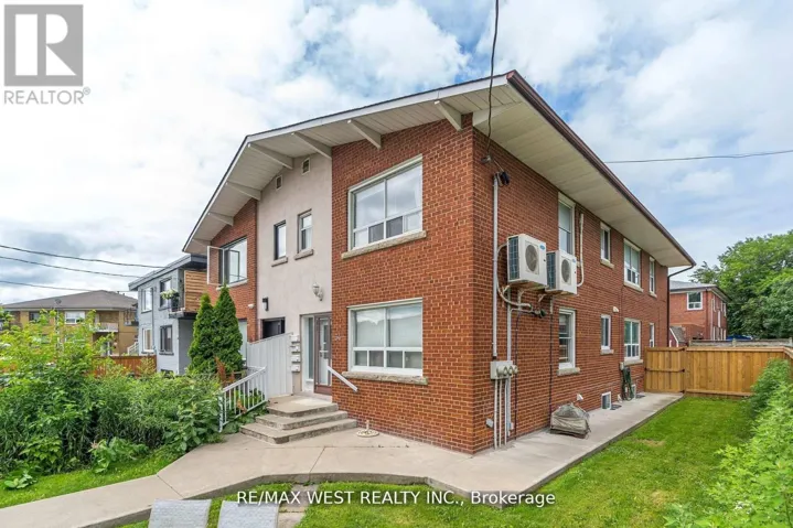 MAIN FLOOR - 34 PENHURST AVENUE, Toronto (Stonegate-Queensway), Ontario M8Y3A9