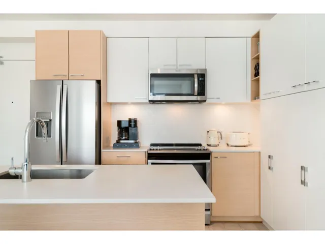 225 13963 105 BOULEVARD, Surrey, British Columbia V3T0M9