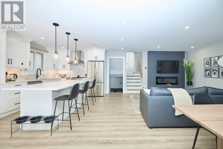 310 MAIN STREET, St. Catharines (Port Dalhousie), Ontario L2N7A9