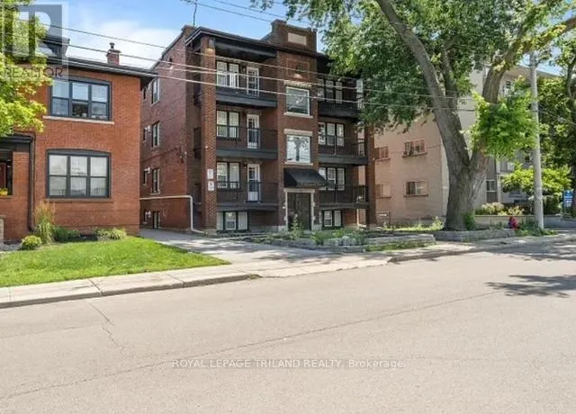 4 - 15 BALMORAL AVENUE S, Hamilton (Delta), Ontario L8M3J7