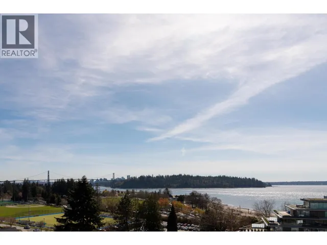 701 475 13TH STREET, West Vancouver, British Columbia V7T2N7
