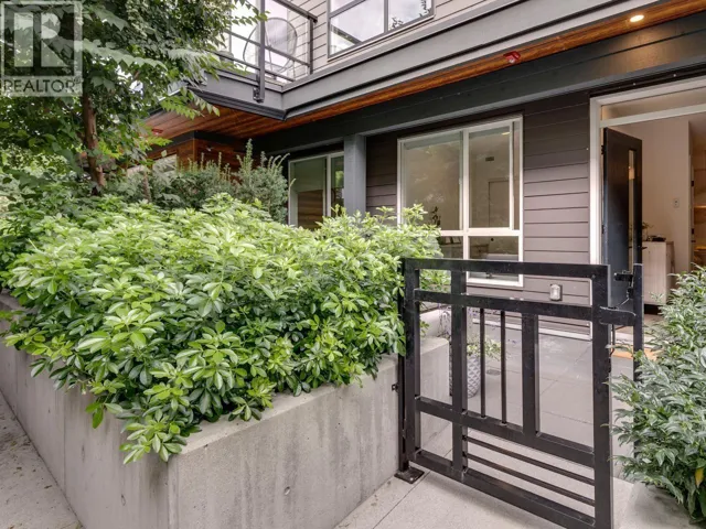 8 533 E 3RD STREET, North Vancouver, British Columbia V7L1G4