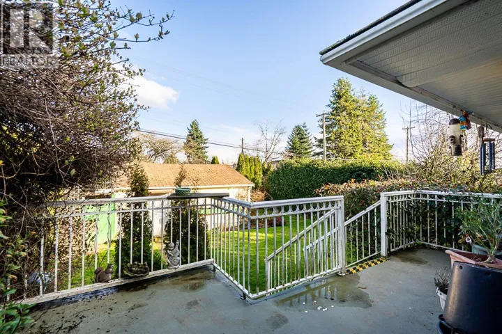 7430 BOUNDARY ROAD, Burnaby, British Columbia V5S3S2