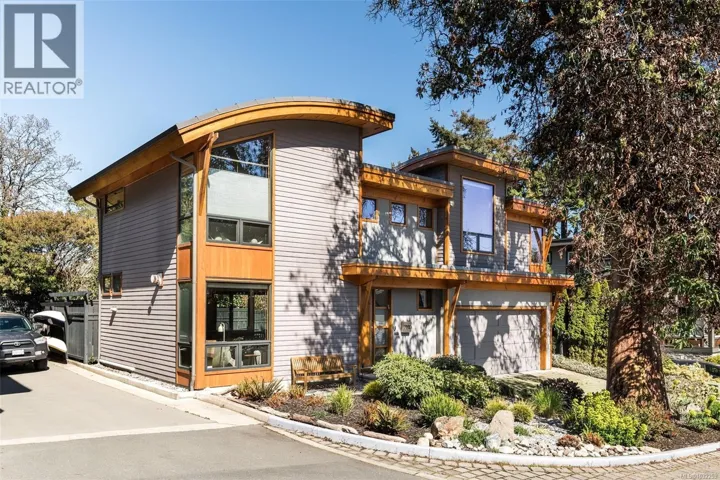 220 Moss Rock Pl, Victoria, British Columbia V8S1E6
