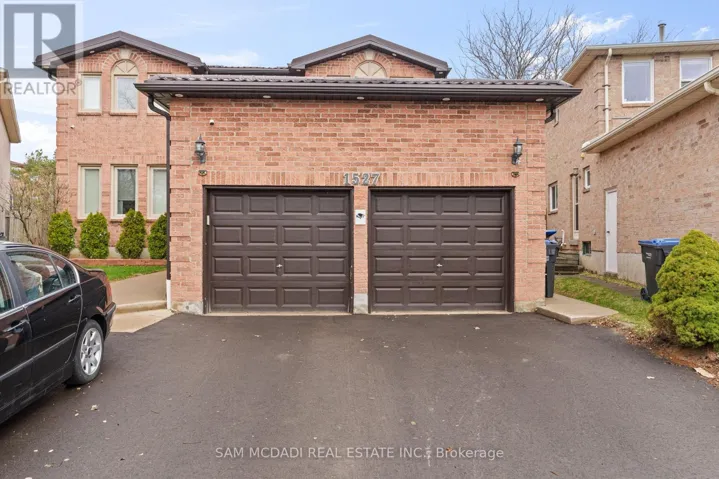 (UNIT A) - 1527 CHIDDINGSTONE CIRCLE, Mississauga (East Credit), Ontario L5M3P8