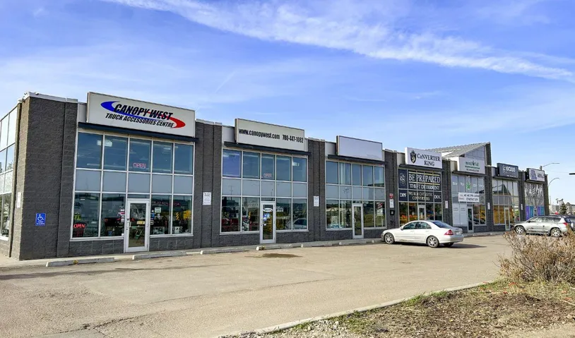 14819 YELLOWHEAD Trail, Edmonton, Alberta T6L3C4