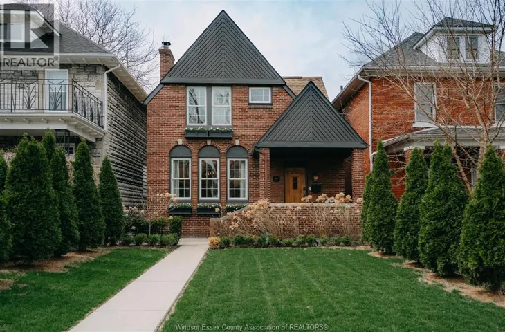 381 MOY AVENUE, Windsor, Ontario N9A2N1
