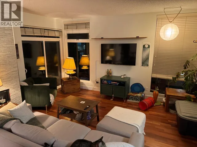 4430 YEW STREET, Vancouver, British Columbia V6L3C8