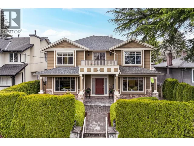 418 E 13TH STREET, North Vancouver, British Columbia V7L2M1