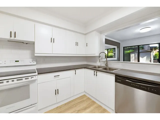 310 10620 150 STREET, Surrey, British Columbia V3R7R9
