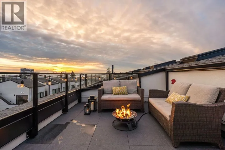 223 650 E 2ND STREET, North Vancouver, British Columbia V7L1E3