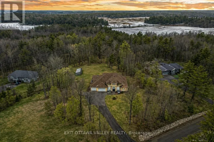 740 WALFORD ROAD, Laurentian Valley, Ontario K8A6W5