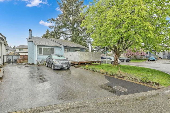 12902 72A AVENUE, Surrey, British Columbia V3W6Z2