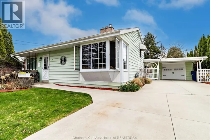 32 MAPLE STREET, Chatham, Ontario N7L2E6