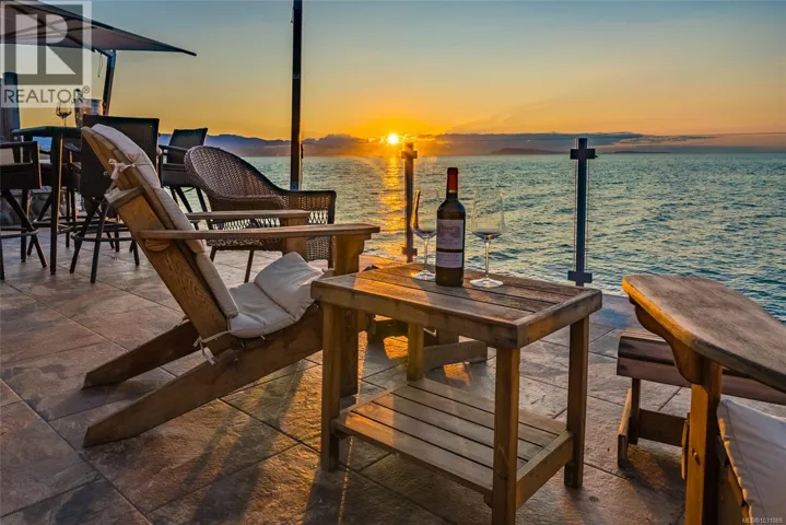 450 Judges Row, Qualicum Beach, British Columbia V9K1G6