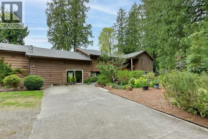 9236 Pinetree Rd, North Saanich, British Columbia V8L3W2