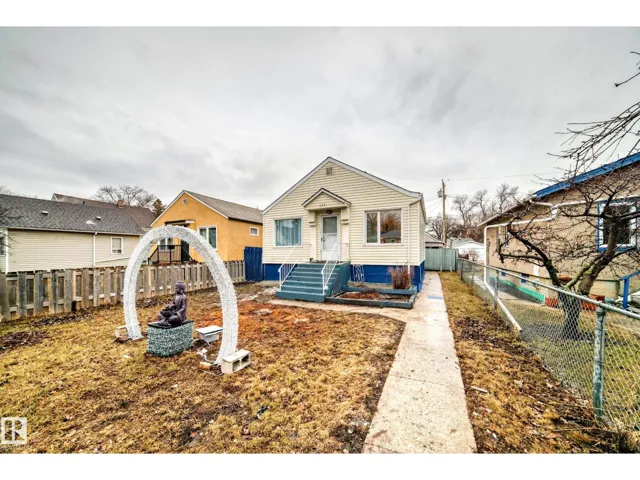 9221 110 AV NW, Edmonton, Alberta T5H1H2