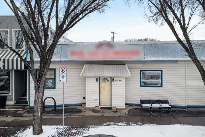 8815A 92 St NW, Edmonton, Alberta T6C3P9