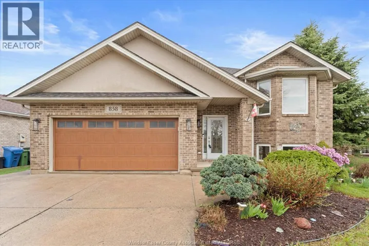 858 Hacienda, Windsor, Ontario N9G2T1