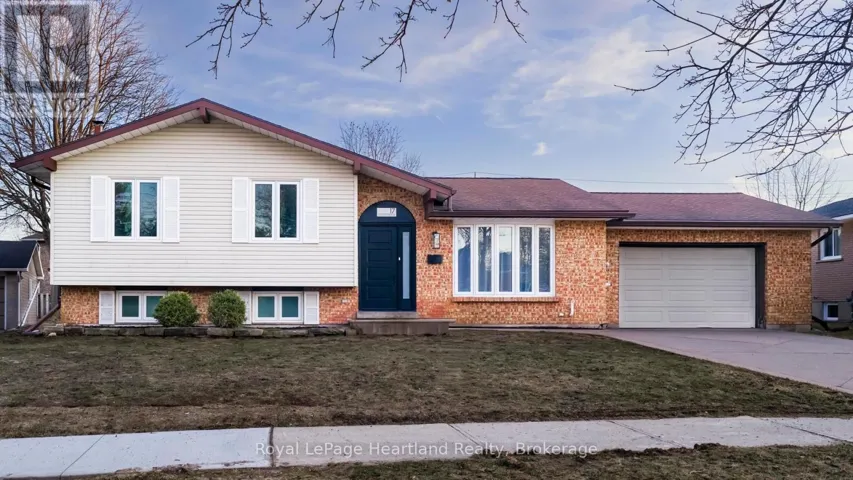 17 SUNCOAST DRIVE W, Goderich (Goderich (Town)), Ontario N7A4H1