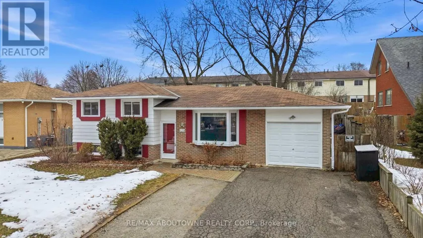 129 CULHAM STREET, Oakville (CP College Park), Ontario L6H1G3
