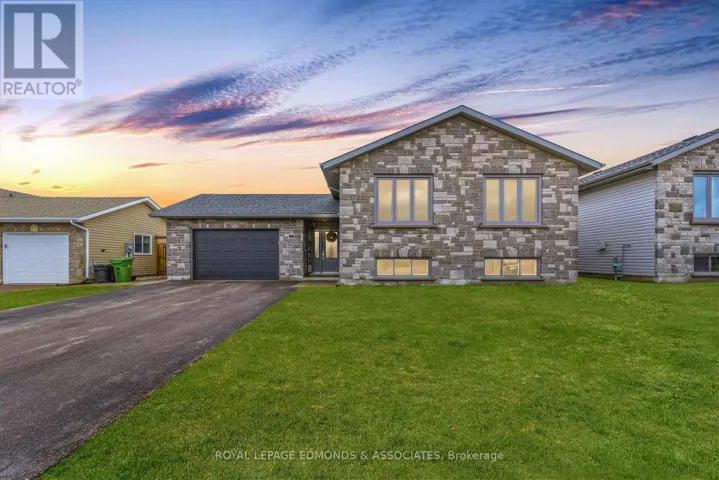 5 NILE STREET, Petawawa, Ontario K8H2W8