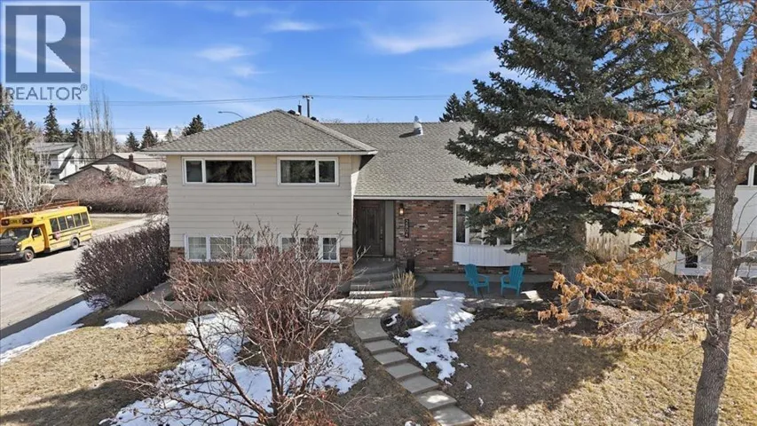 2804 49 Street SW, Calgary, Alberta T3E3Y2