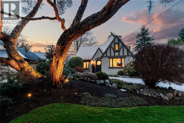 1274 Tattersall Dr, Saanich, British Columbia V8P1Z4