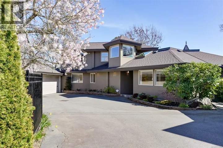 1005 Joan Cres, Victoria, British Columbia V8S3L3