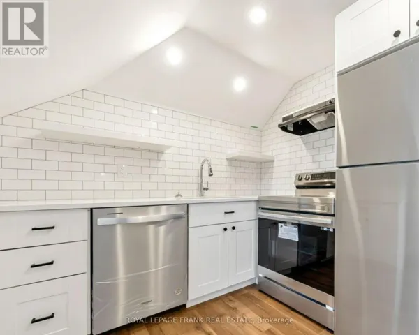 3RD FLR - 622 SIMCOE STREET N, Oshawa (O'Neill), Ontario L1G4V4