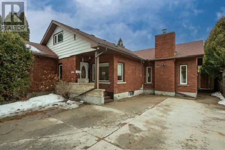 327 Brunswick Street S, Thunder Bay, Ontario P7E1W7