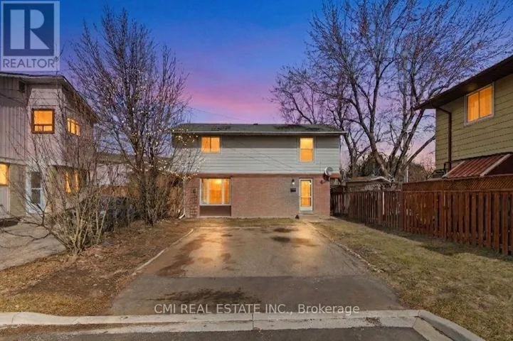 8 HURONIA COURT, Brampton (Central Park), Ontario L6S2C7