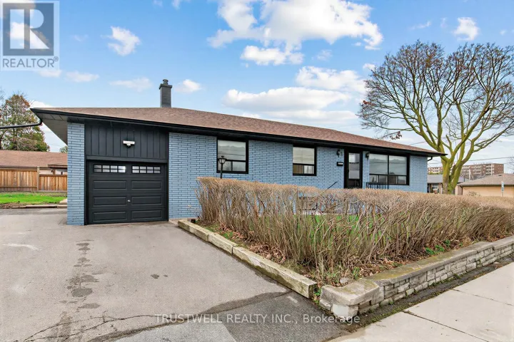 2 DEL RIA ROAD, Toronto (Maple Leaf), Ontario M6L1M1