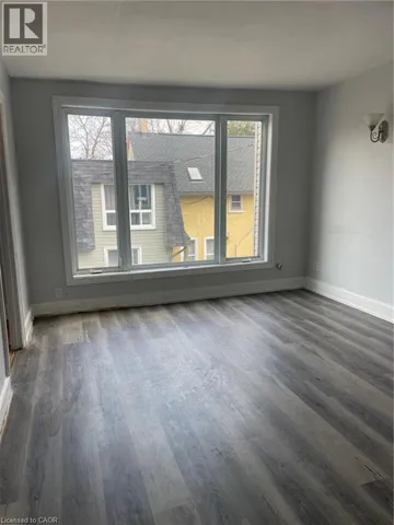 74 WILLIAM Street W Unit# 3, Waterloo, Ontario N2L1J7