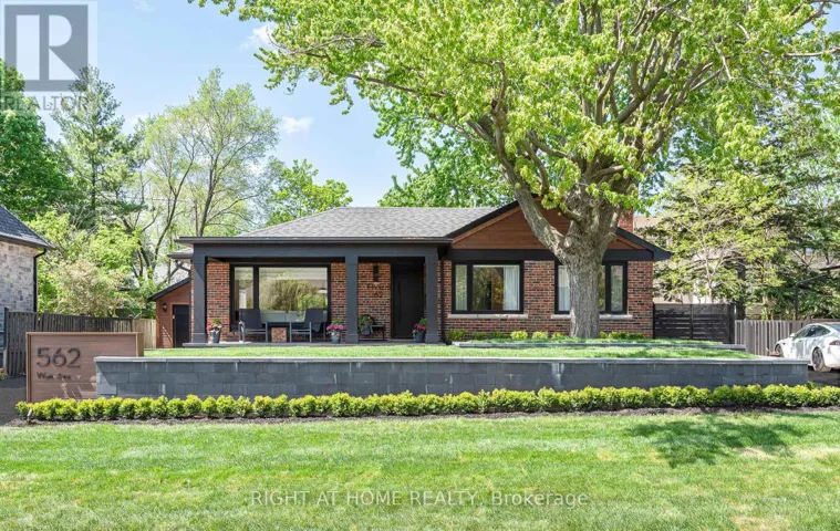 562 WEIR AVENUE, Oakville (WO West), Ontario L6L4X4