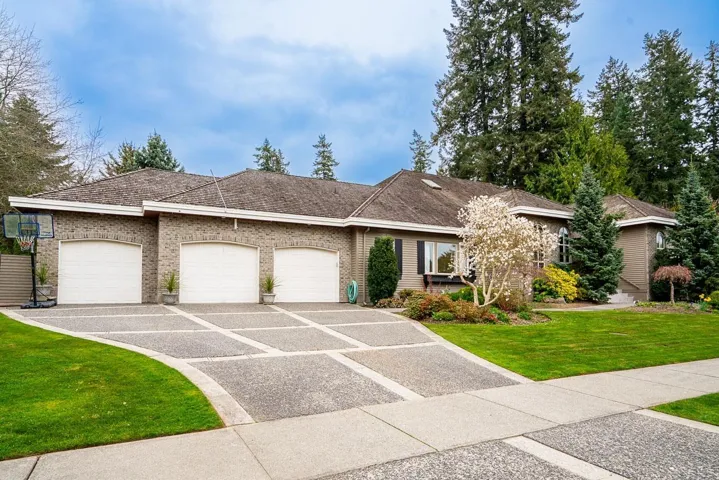 2318 CHANTRELL PARK DRIVE, Surrey, British Columbia V4A9W8