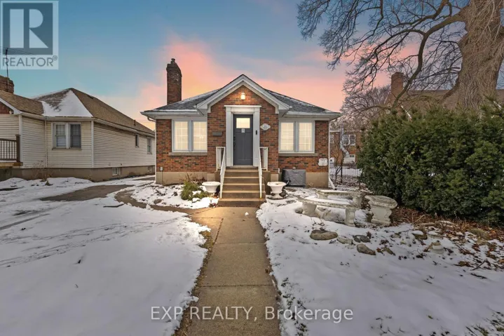 14 DUNLOP DRIVE, St. Catharines (Downtown), Ontario L2R1A3