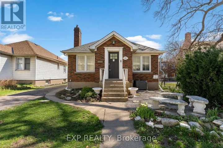 14 DUNLOP DRIVE, St. Catharines (Downtown), Ontario L2R1A3