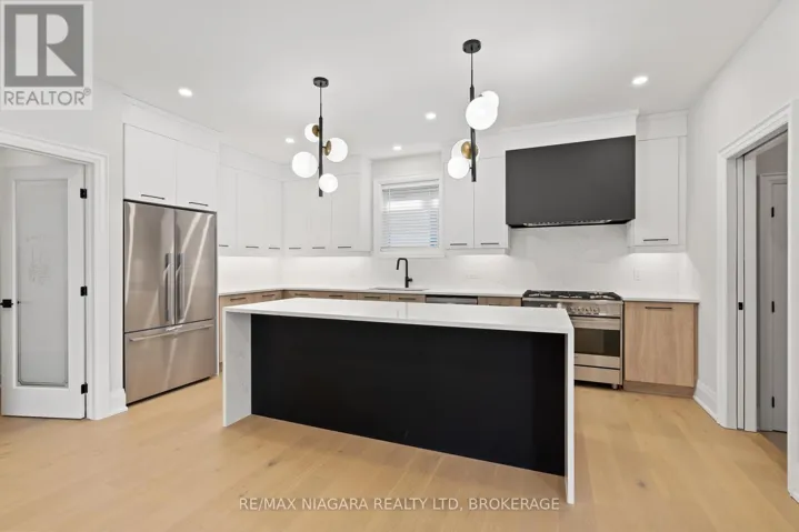 16 ACCURSI CRESCENT, Pelham (Fonthill), Ontario L0S1E2