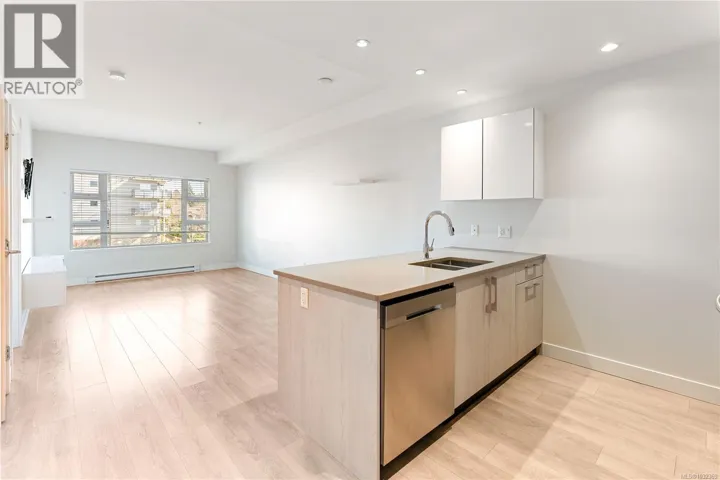 304 3333 Glasgow Ave, Saanich, British Columbia V8X1M5